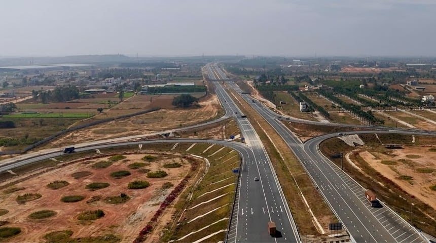 Đột kích 15 địa điểm, triệt phá đường dây làm giả giấy tờ chiếm đoạt đất công, tịch thu vàng thỏi trị giá hơn 2 tỷ đồng cùng hơn 4 tỷ đồng tiền mặt, phong tỏa 22 tỷ đồng cổ phiếu - Ảnh 1