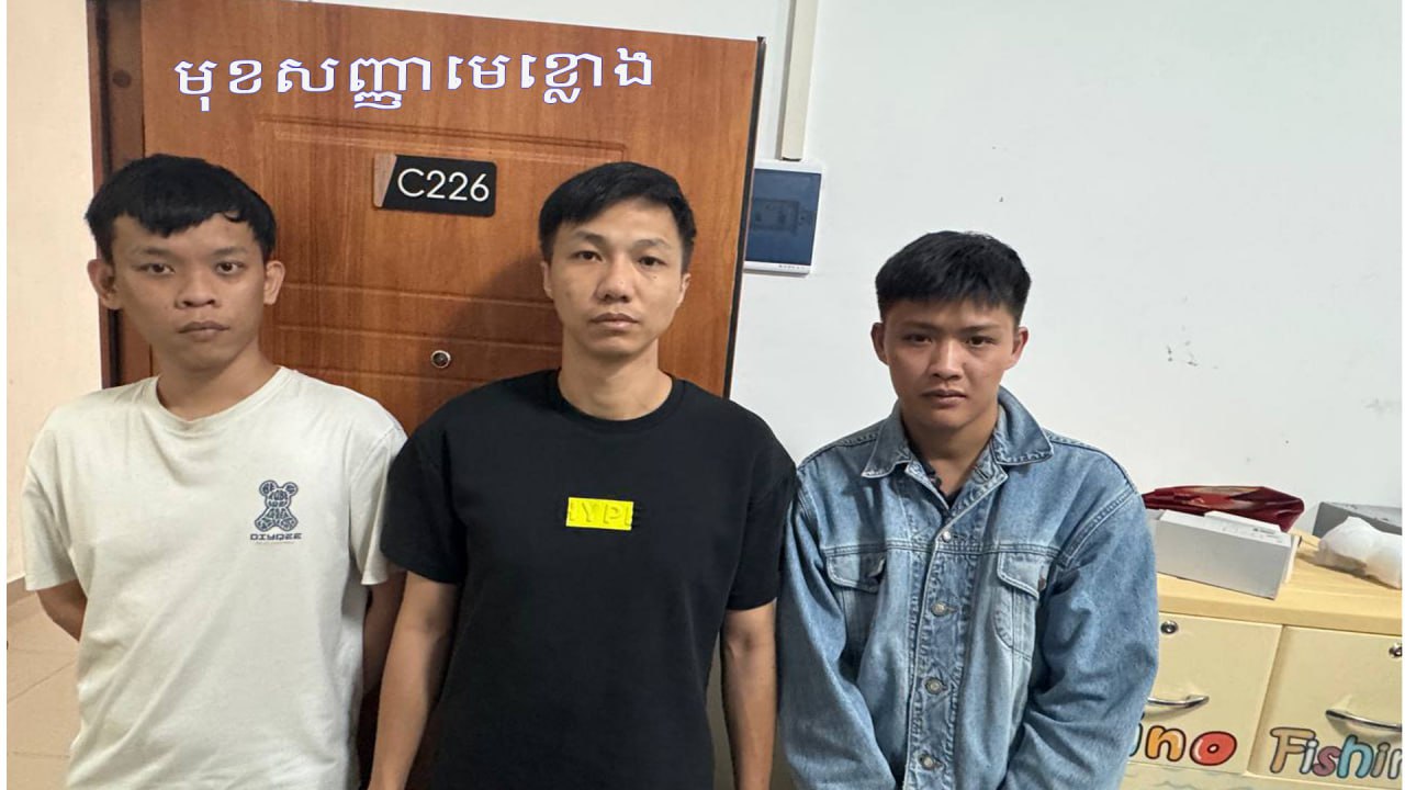 24 buồng gọi, 19 hộ chiếu, 20 điện thoại và phông nền FBI: Đột kích bên trong hang ổ lừa đảo xuyên quốc gia tại Campuchia - Ảnh 2