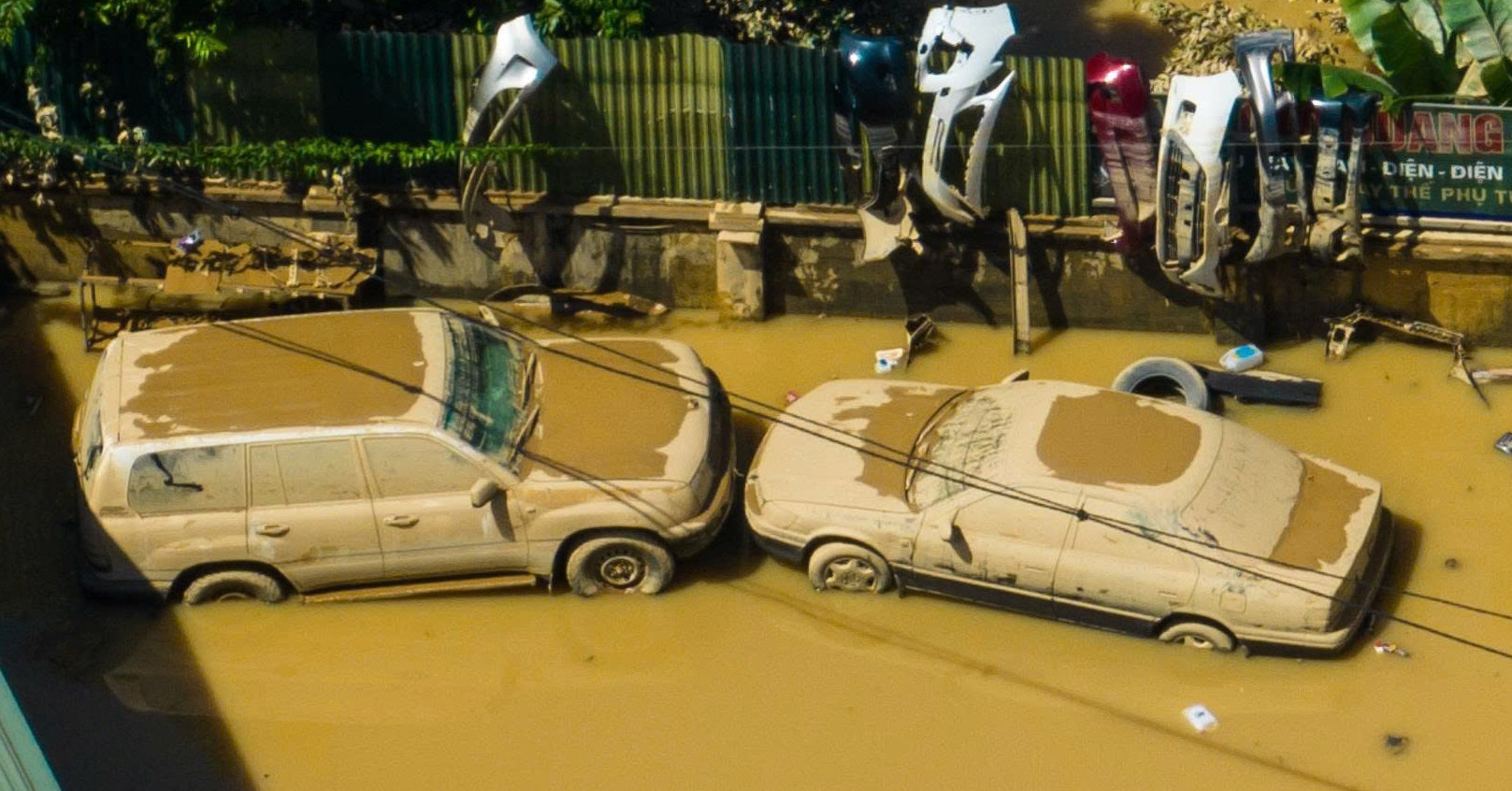 Đây là những sai lầm của phần lớn chủ xe khiến chiếc xe nhanh hỏng sau mùa mưa bão - Ảnh 1