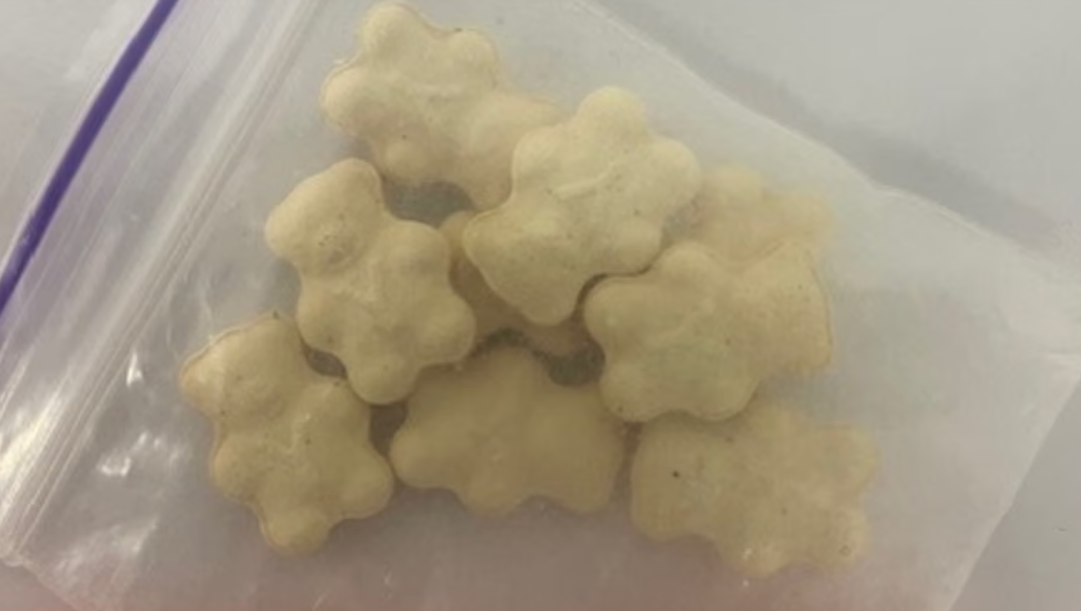 Cái chết từ “một hạt muối” - nỗi lo vì loại ma túy mạnh gấp 500 lần heroin hoành hành tại Australia - Ảnh 2