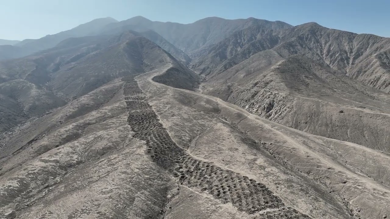 Bí mật về 5.200 chiếc hố trên dãy Andes dần hé lộ - Ảnh 1