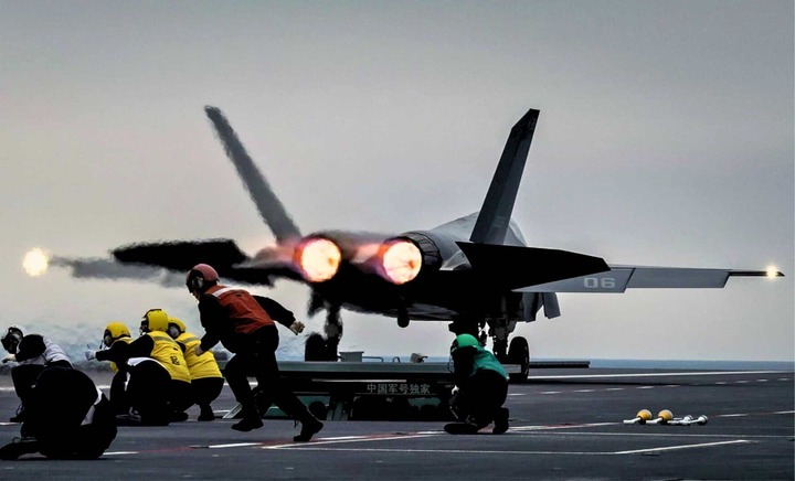 Trung Quốc âm thầm dựng 'siêu tàu sân bay hạt nhân' lớn nhất thế giới - Ảnh 3