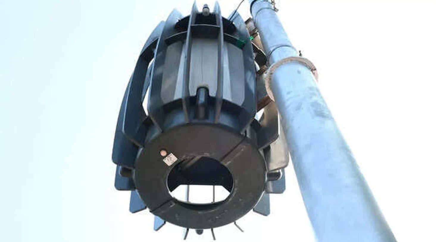 Thành phố lắp máy lọc không khí ngoài đường vì quá ô nhiễm - Ảnh 2