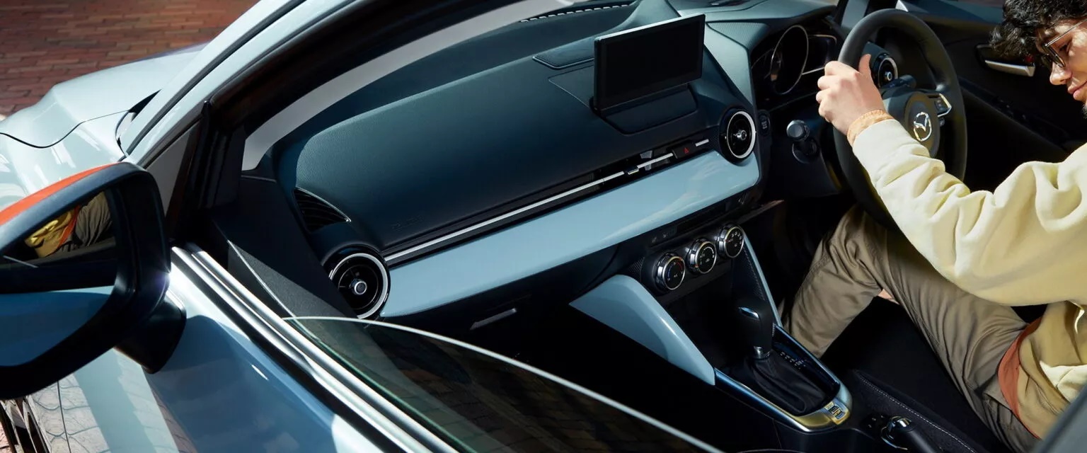 Mazda2 2026 ra mắt: Màn hình lớn, camera 360, có cả bản độ như xe đua - Ảnh 12