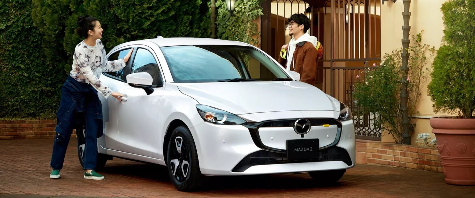 Mazda2 2026 ra mắt: Màn hình lớn, camera 360, có cả bản độ như xe đua - Ảnh 9
