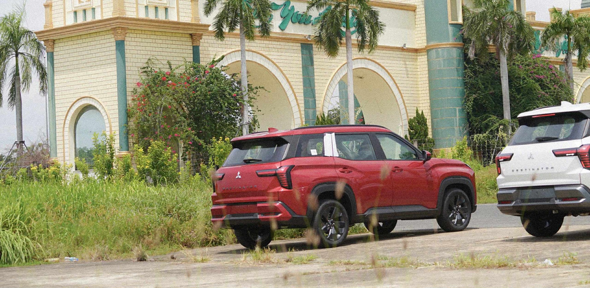 Lô Mitsubishi Destinator đầu tiên cập cảng Việt Nam: Ít nhất 2 bản với ngoại hình khác biệt, có ADAS, dễ 'hot' khi ra mắt đầu tháng sau - Ảnh 6