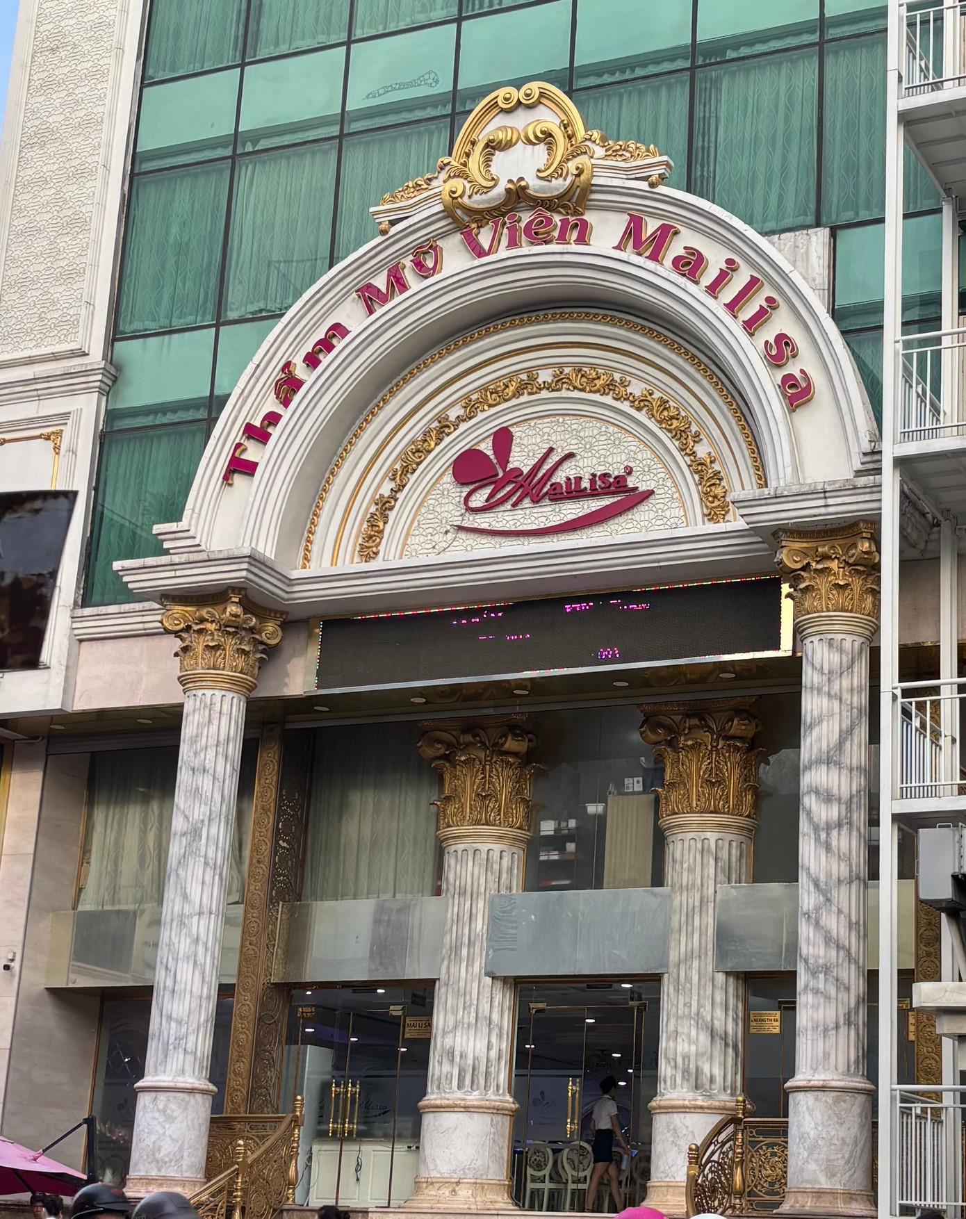 Điều bất thường xảy ra tại thẩm mỹ viện Mailisa trước khi bị công an khám xét - Ảnh 6