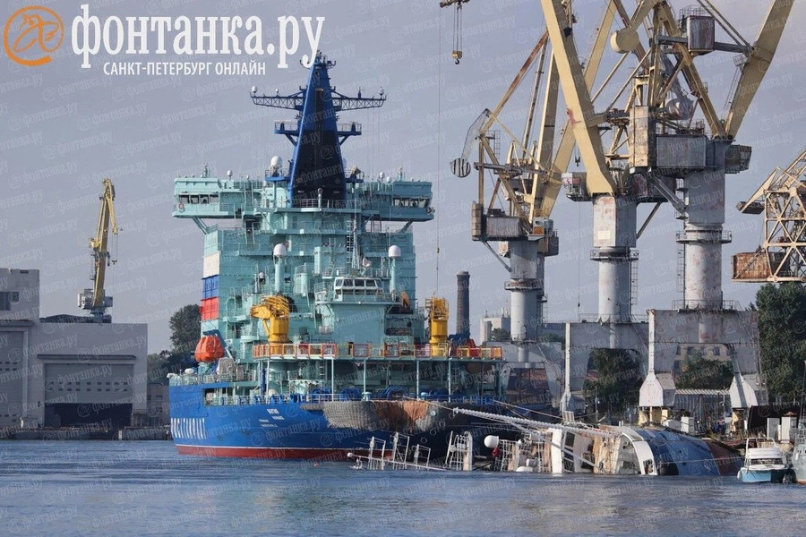 Nhà máy đóng tàu nguy cơ sụp đổ - Ảnh 2