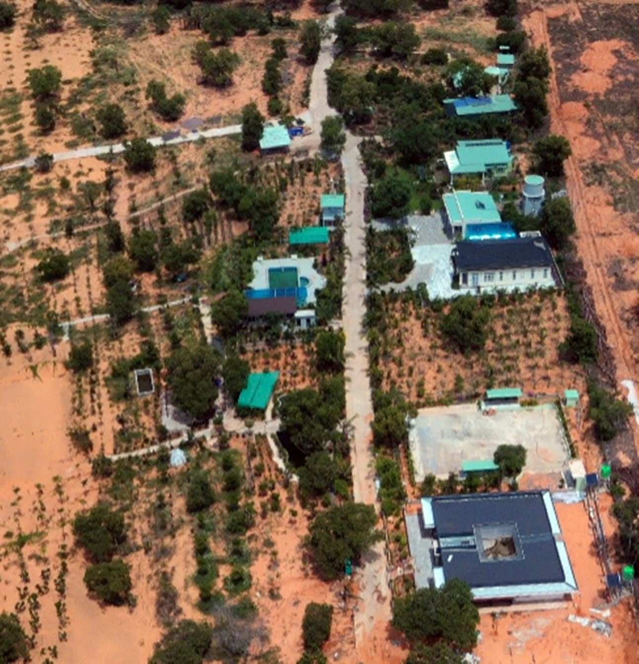 Cưỡng chế resort rộng 6,6ha, xây trái phép ở danh thắng Đồi cát bay Mũi Né - Ảnh 2