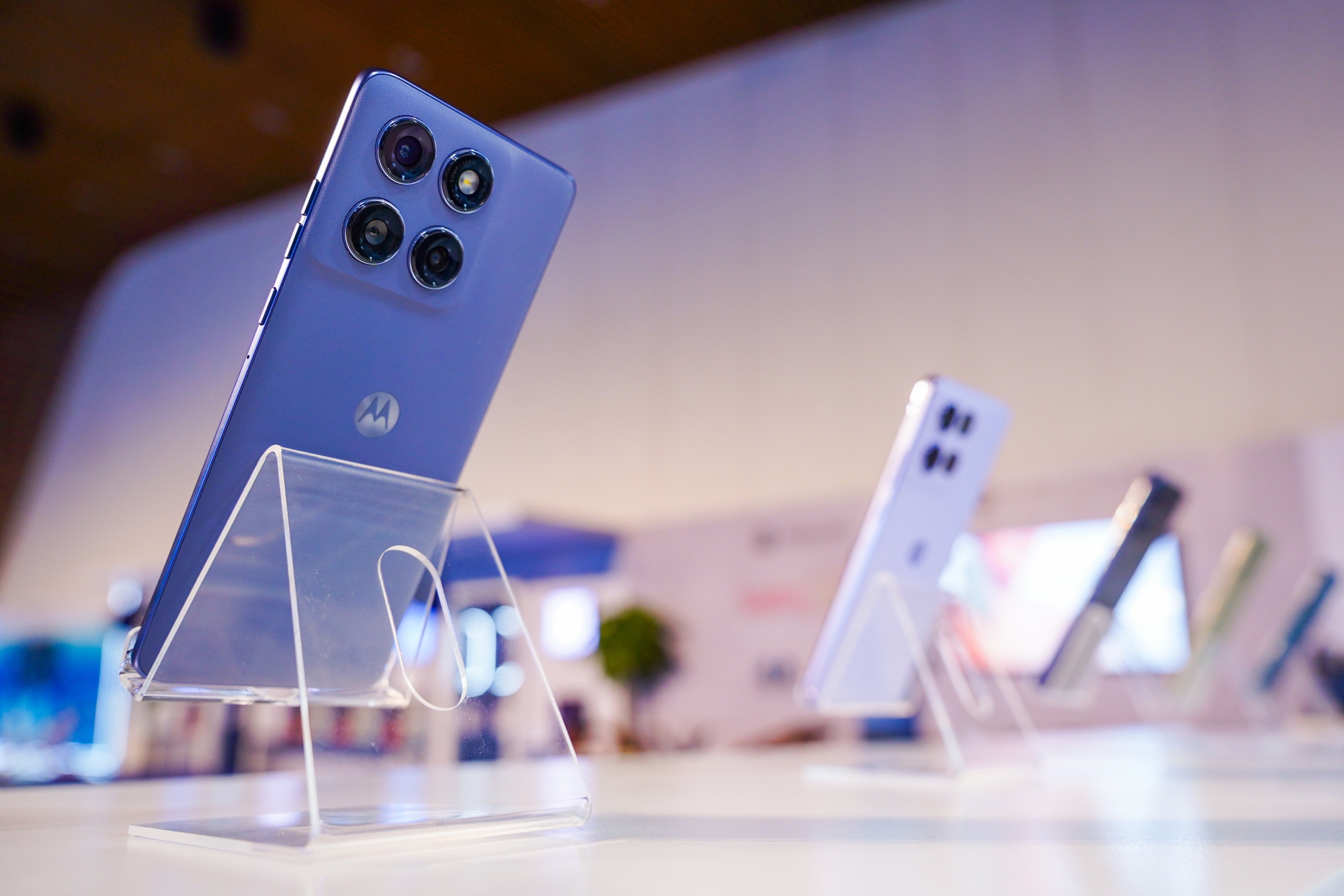 Motorola chính thức trở lại Việt Nam: Ra mắt 5 smartphone mới, giá 3-20 triệu đồng - Ảnh 2