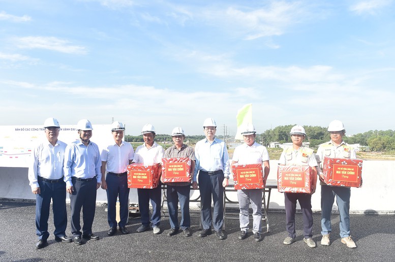 Phó Thủ tướng Mai Văn Chính kiểm tra thực địa dự án đường Vành đai 3 TPHCM - Ảnh 2