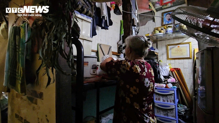 Nhà siêu nhỏ giữa trung tâm đô thị lớn nhất cả nước - Ảnh 4