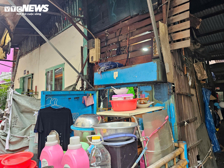 Nhà siêu nhỏ giữa trung tâm đô thị lớn nhất cả nước - Ảnh 3