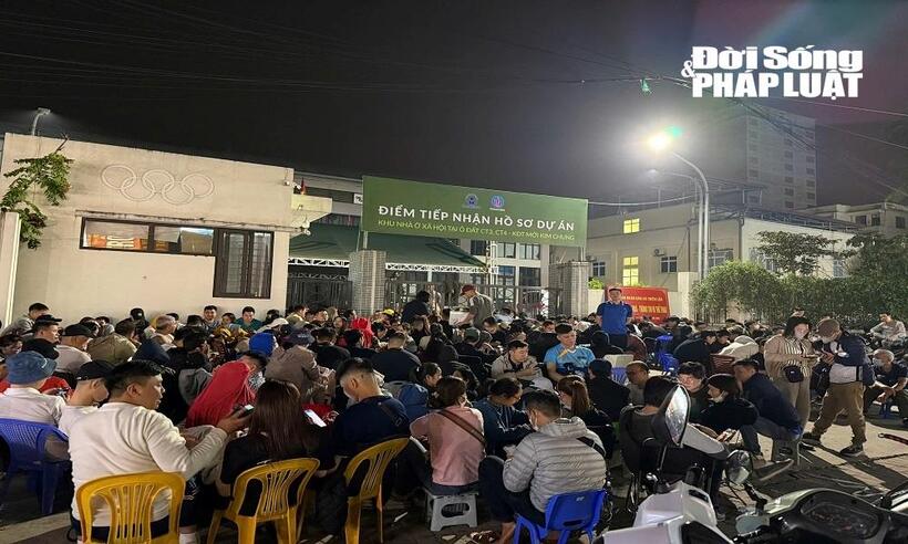 "Cuộc đua" nộp hồ sơ mua nhà ở xã hội: Cận cảnh dòng người chen chân tìm cơ hội an cư tại dự án CT3 Kim Chung - Ảnh 4