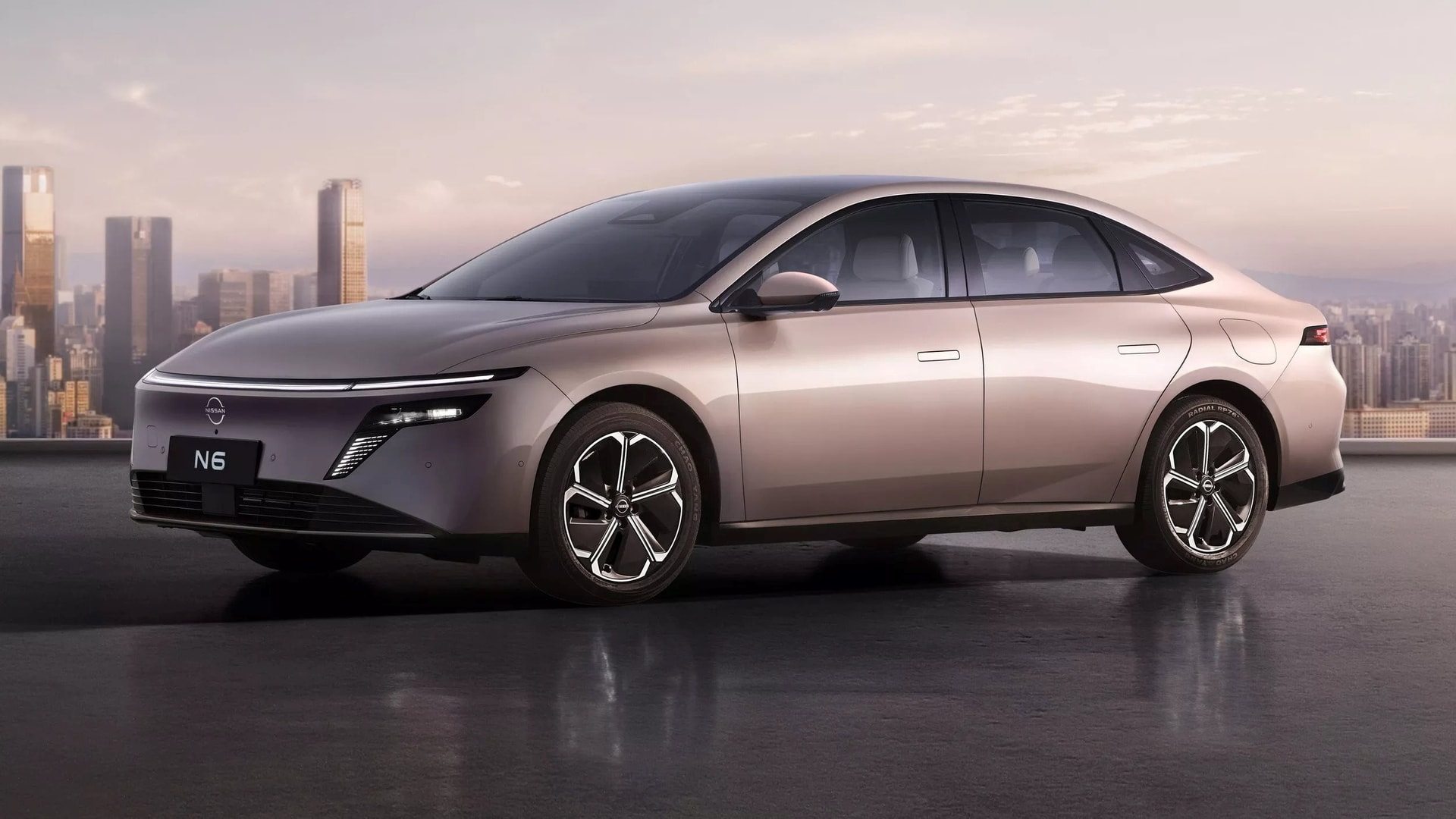 Hãng xe Nhật mở bán mẫu sedan hybrid đối đầu Toyota Camry đẹp long lanh nhưng giá rẻ khó tin – khởi điểm tương đương 400 triệu đồng - Ảnh 1