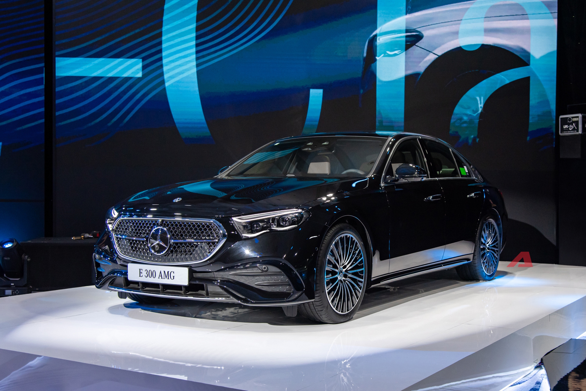 8 xe ra mắt Việt Nam tháng 10/2025: Rẻ nhất 520 triệu đồng, đắt nhất hơn 13 tỷ đồng, từ sedan đến SUV, đủ động cơ xăng điện và hybrid - Ảnh 1