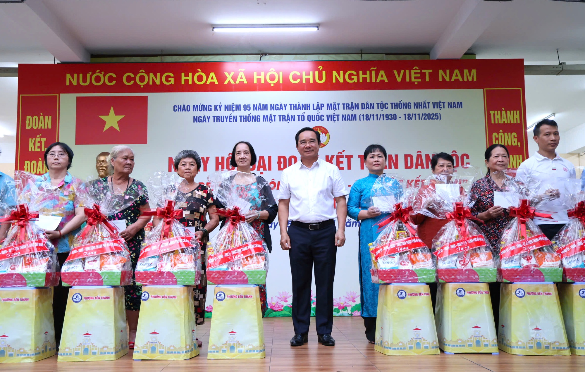 Chủ tịch UBND TP HCM: Thành phố sẽ triển khai đồng loạt nhiều dự án lớn - Ảnh 1