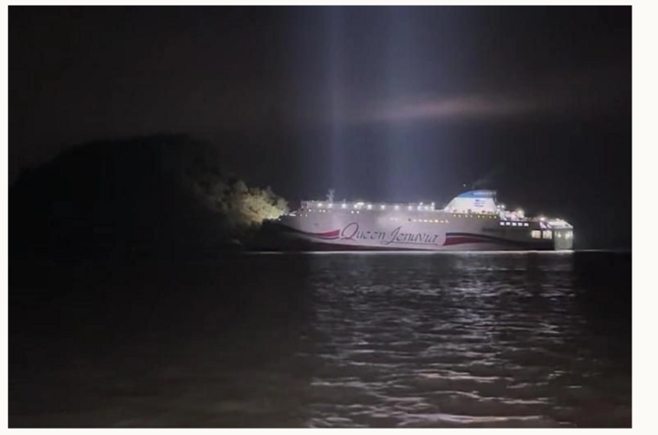 Phà chở 267 người mắc cạn ngoài khơi phía tây nam Hàn Quốc - Ảnh 1