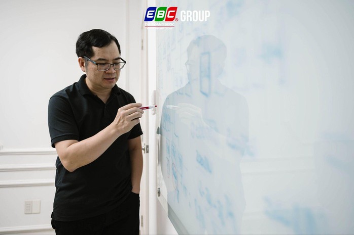 Ông Đinh Văn Liên, người bị bắt cùng chồng ca sĩ Đoàn Di Băng, là ai? - Ảnh 1