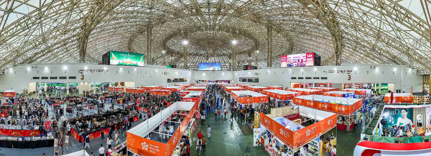 Hội chợ Mùa Thu lần thứ nhất - 2025: Đón hơn 1 triệu khách, 5.000 tỷ đồng giao dịch - Ảnh 2