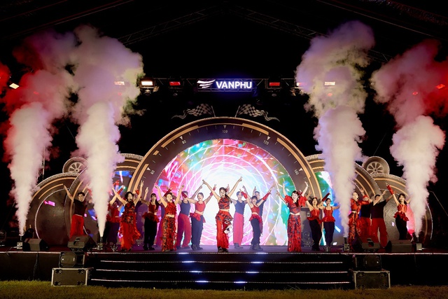 Văn Phú được vinh danh Top 100 nơi làm việc tốt nhất Việt Nam 2025 - Ảnh 3