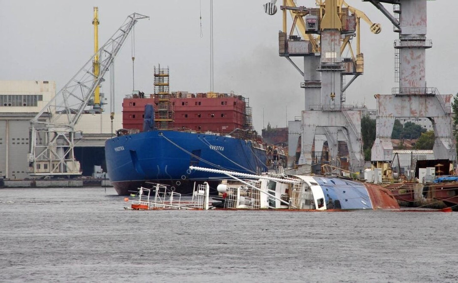 Nhà máy đóng tàu nguy cơ sụp đổ - Ảnh 1