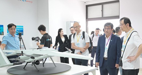 Bất ngờ BĐSCL có lab uav kết hợp robot nông nghiệp đúng ngày 20.11