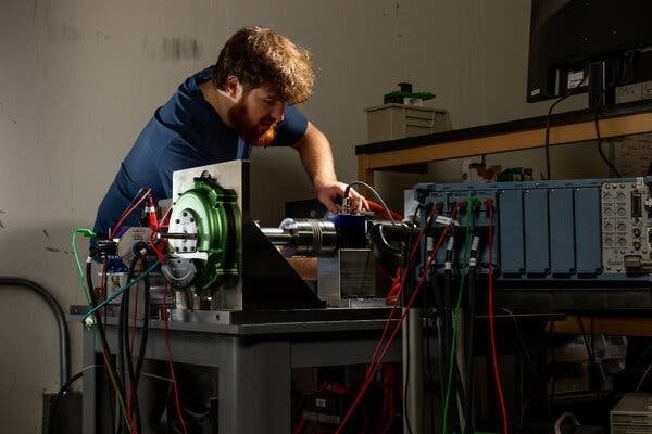 Phát hiện vật liệu thay thế đất hiếm: Lối thoát nào cho ngành xe điện thế giới giữa 'cơn khát' nguồn cung từ Trung Quốc? - Ảnh 2