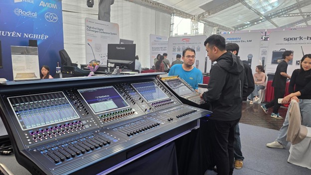 “Đại tiệc” công nghệ âm thanh - ánh sáng PLASE SHOW trở lại Hà Nội - Ảnh 4