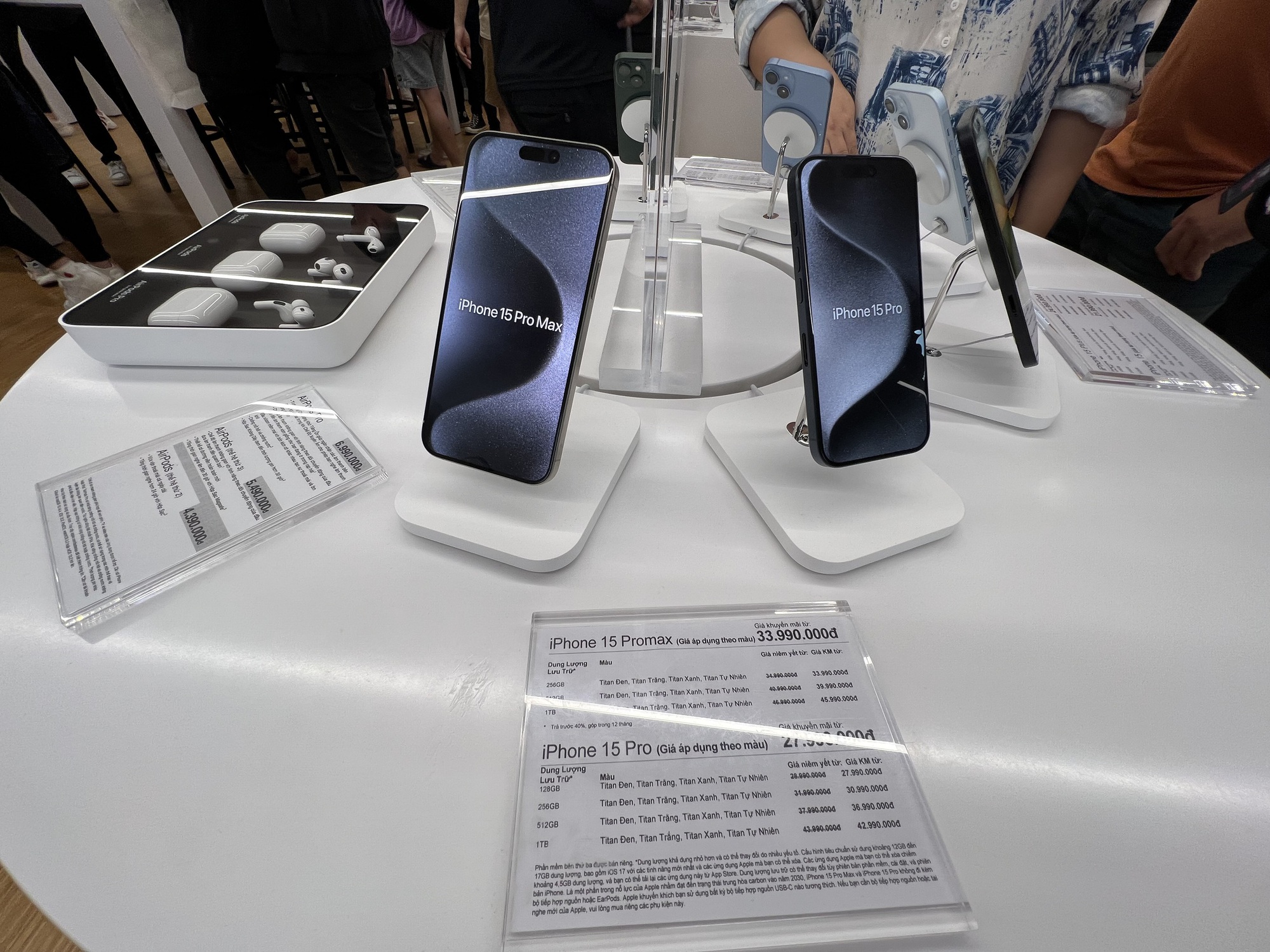 iPhone đời cũ giảm giá mạnh - Ảnh 1