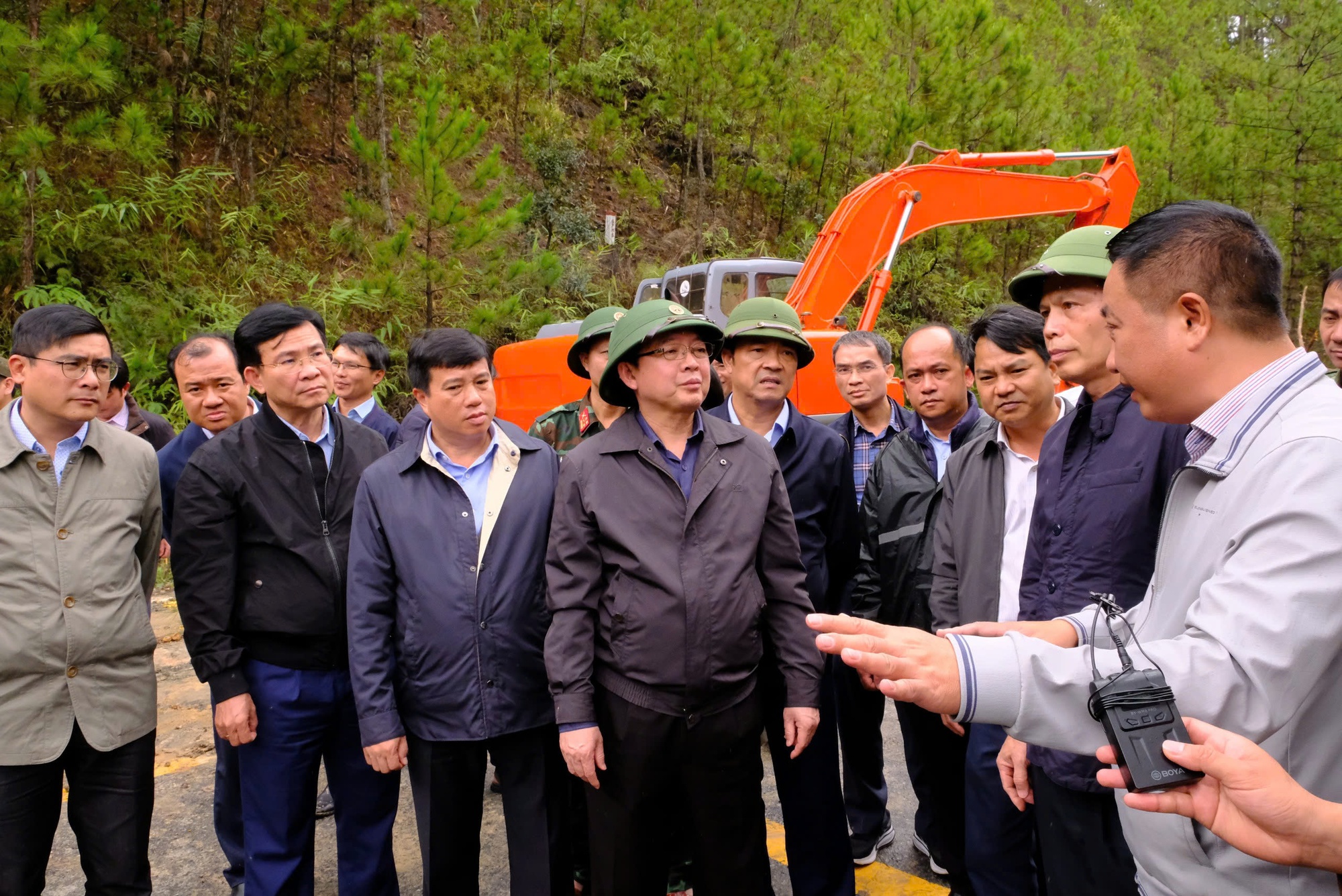 Lâm Đồng khẩn trương khắc phục sạt lở những tuyến đèo huyết mạch - Ảnh 2