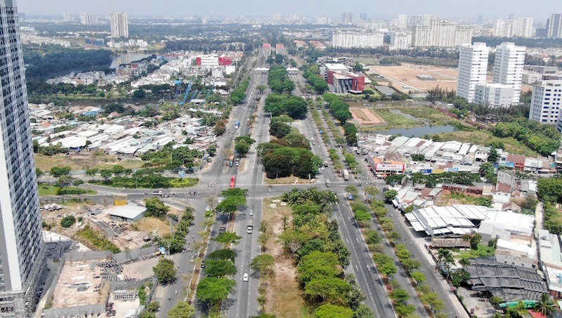 Loạt tuyến phố ở TPHCM 'gánh' hàng trăm tòa chung cư - Ảnh 19