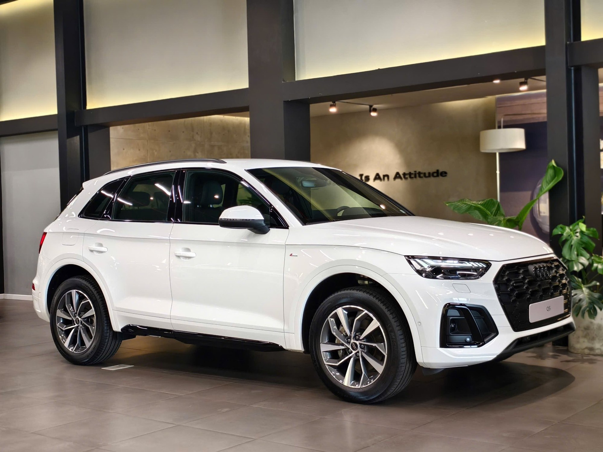 Loạt xe Audi giảm giá mạnh cuối năm tại Việt Nam: Giảm nhiều nhất gần 380 triệu đồng, phần lớn là SUV, đáp trả BMW, Mercedes - Ảnh 4