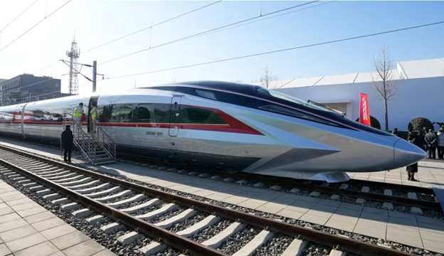 Thần tốc xây hơn 32.000 km đường sắt cao tốc trong 10 năm, gấp chục lần Shinkansen của Nhật Bản, Trung Quốc gánh khoản nợ cực 'khủng' - Ảnh 1