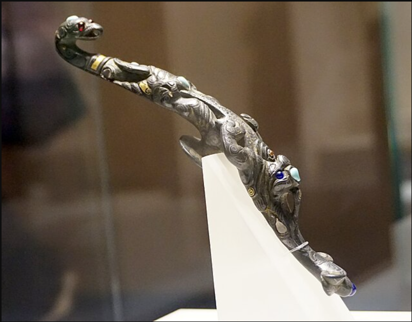 Người nông dân bất ngờ đào được con rắn đen mắt đỏ, chuyên gia một mực khẳng định là rồng: Sự thực là gì? - Ảnh 1