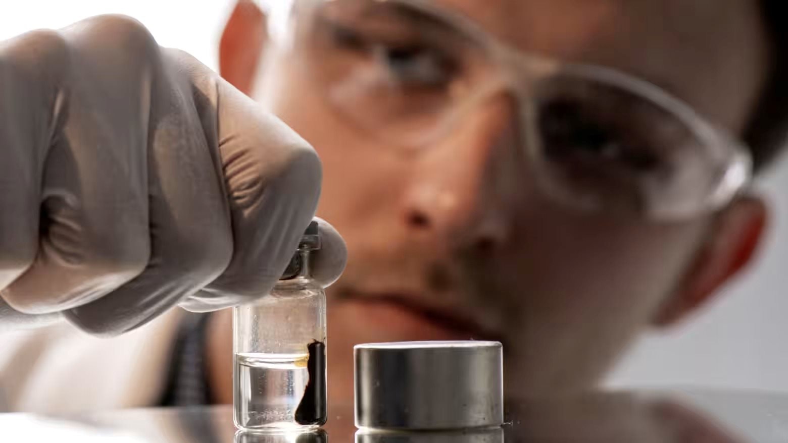 Lo sợ 1 triệu việc làm bị thổi bay, nền kinh tế lớn thứ 3 thế giới tìm cách tái chế đất hiếm nhưng ‘mọi thứ đều bị Trung Quốc bao vây’ - Ảnh 1