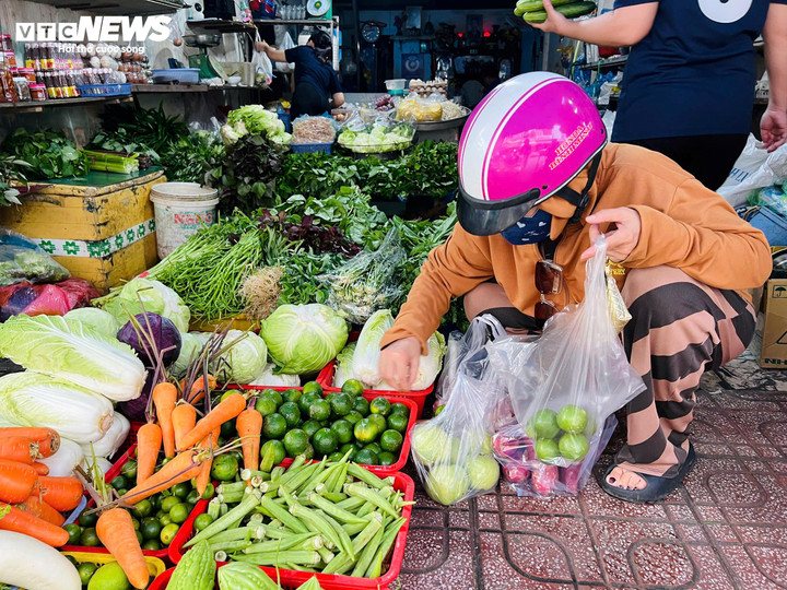 Giá rau xanh tại TP.HCM tăng vọt - Ảnh 5