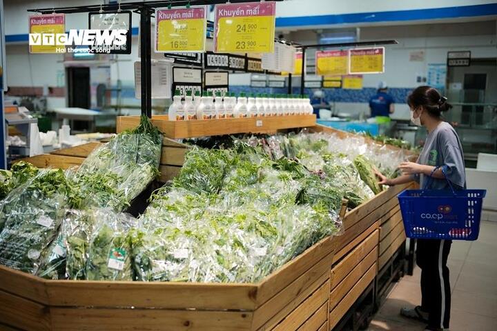 Hàng thiết yếu đua nhau tăng giá, người dân cắn răng chi tiêu - Ảnh 5