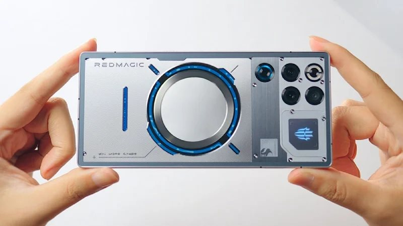 Cây bút công nghệ: "Cầm mẫu điện thoại này đi trên đường, ai cũng phải ngoái lại hỏi tôi máy gì đấy?" - Ảnh 2