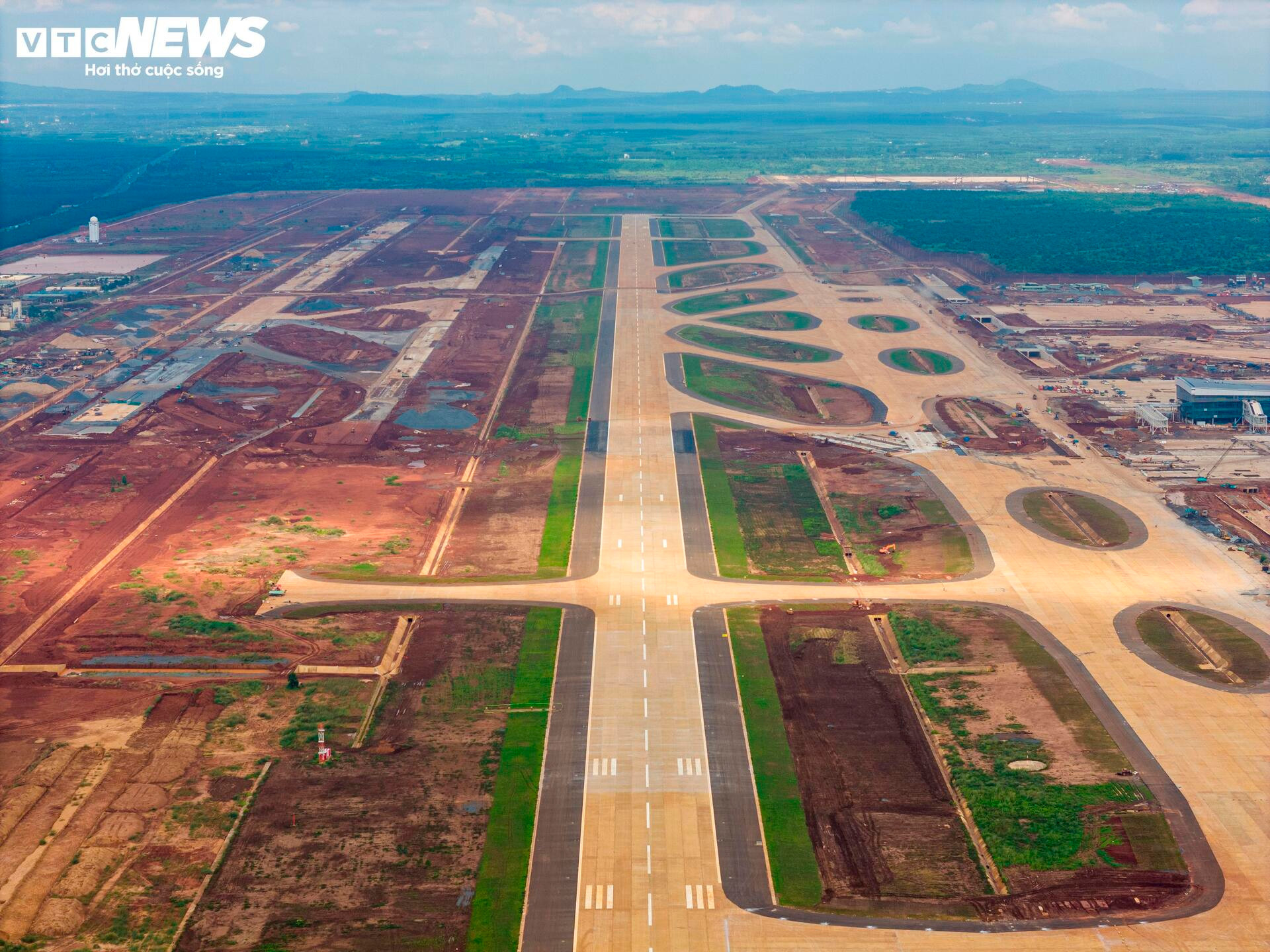 Toàn cảnh sân bay Long Thành trước ngày đón chuyến bay đầu tiên - Ảnh 4