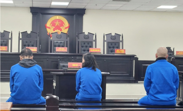 Trả hồ sơ để làm rõ tình tiết mới vụ cán bộ TAND Tối cao lừa đảo 25 tỷ đồng - Ảnh 1