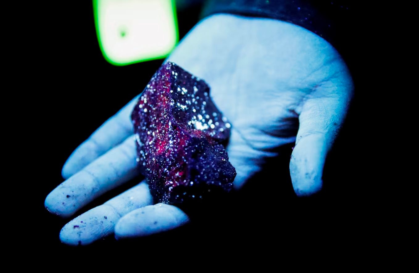 Giữa lúc Mỹ đang 'ăn mừng' vì được tiếp tục nhập đất hiếm, Bắc Kinh 'tung đòn' mới: Lại âm thầm siết xuất khẩu một loạt khoáng sản quan trọng khác - Ảnh 1