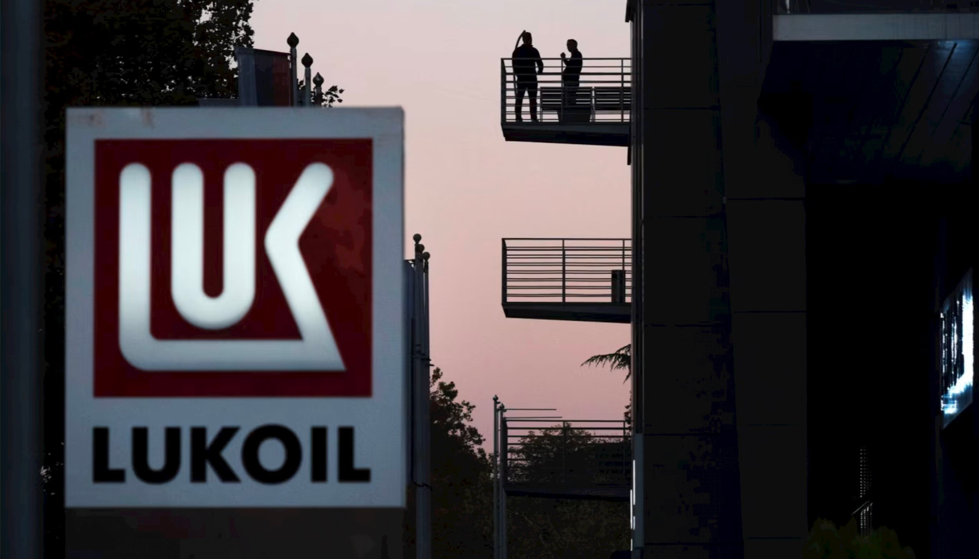 Tập đoàn năng lượng lớn thứ 2 Nga rơi vào khủng hoảng: Thanh lý 20 tỷ USD tài sản ở nước ngoài nhưng không ai mua, loạt nước châu Âu từng 'thân thiết' nay đều quay lưng - Ảnh 1