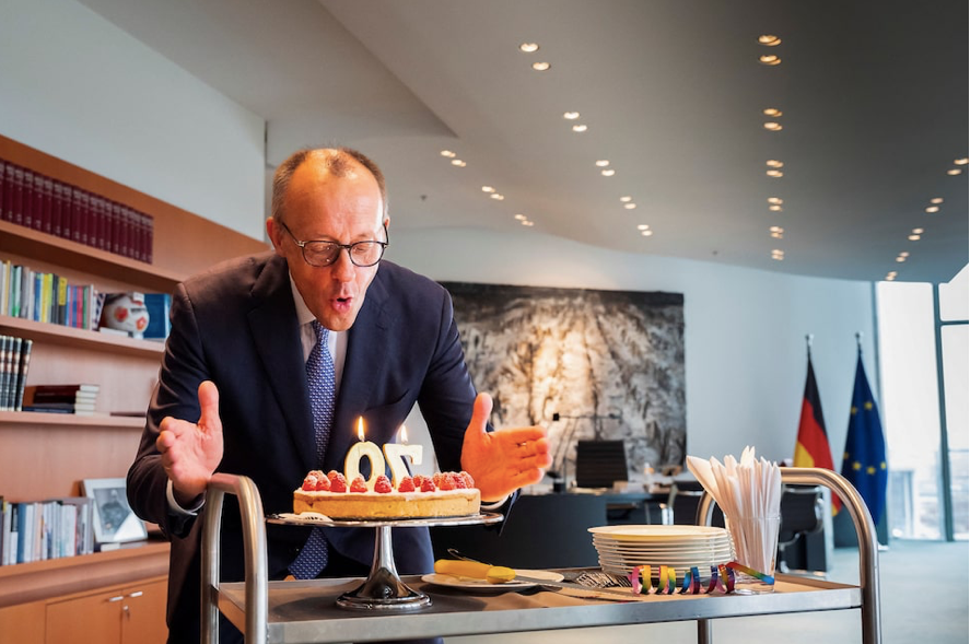 Thủ tướng Đức Friedrich Merz chật vật với lời hứa - Ảnh 1