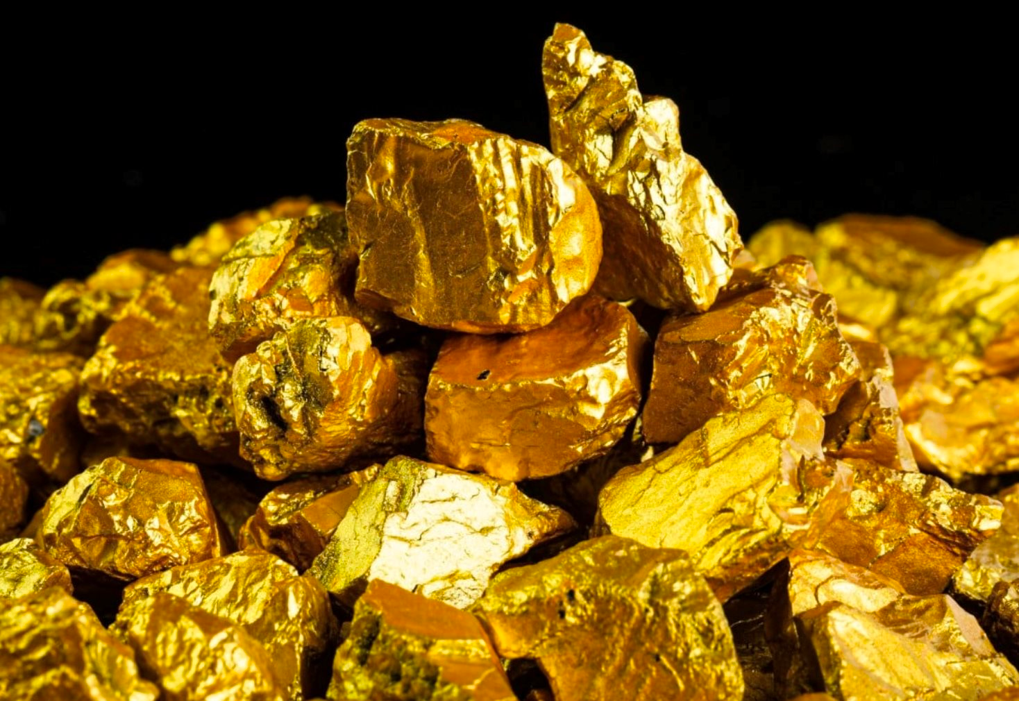 Không cần khoan sâu vẫn phát hiện mỏ vàng hơn 1.000 tấn trị giá hơn 2 triệu tỷ đồng - Ảnh 1