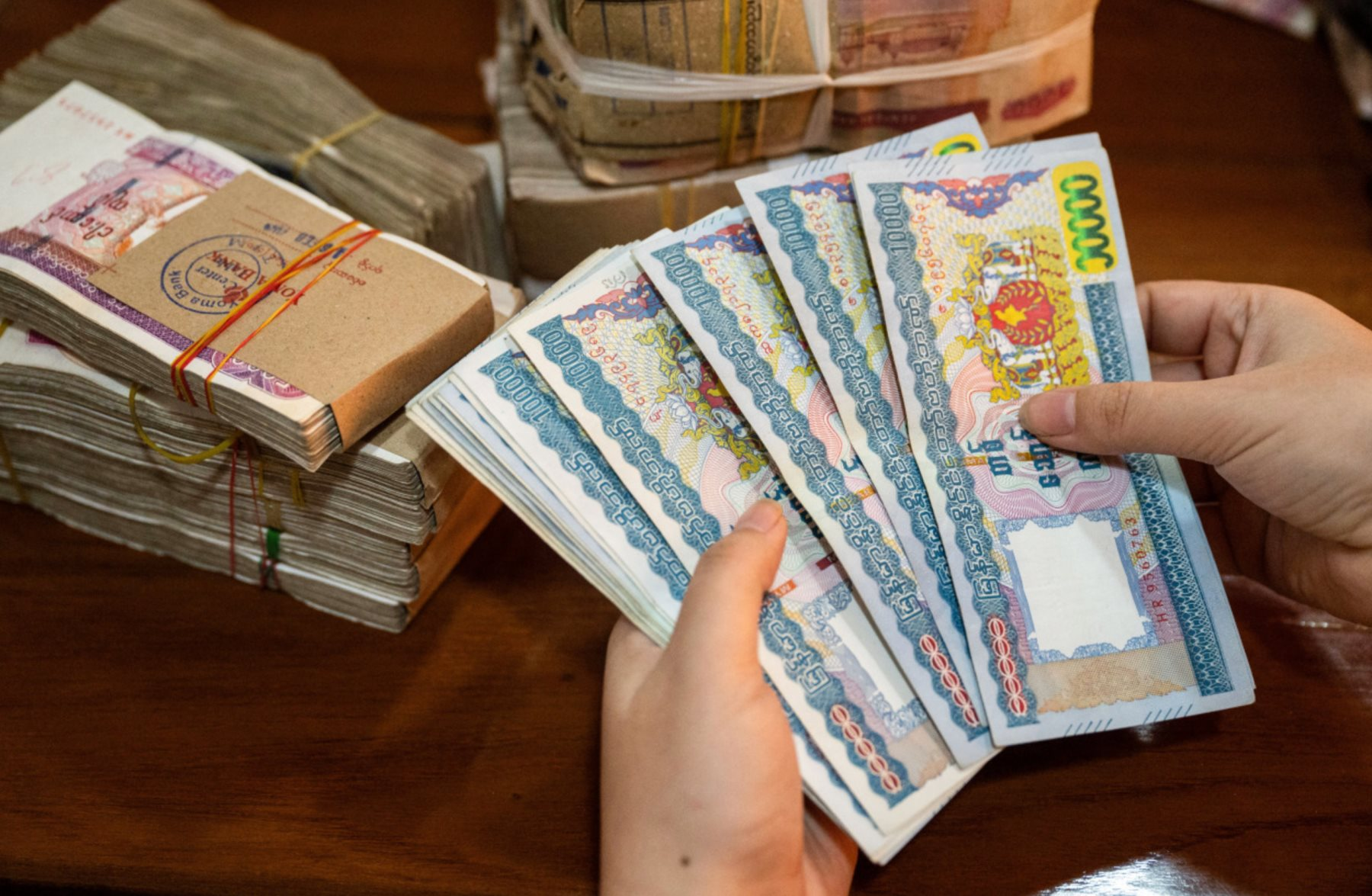 Trung Quốc đang âm thầm làm việc này tại một quốc gia Đông Nam Á, có khả năng 'cắt đứt' quyền trừng phạt của Mỹ - Ảnh 1