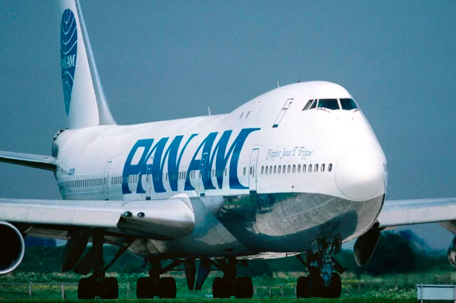 Máy bay nổ tung giữa trời: Biểu tượng một thời của nước Mỹ sụp đổ khiến cả thế giới bàng hoàng - Ảnh 1