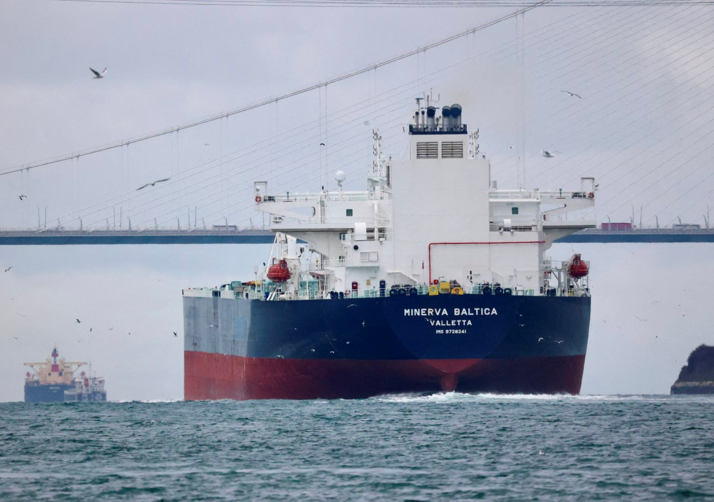 Gần 50 triệu thùng dầu Nga 'trôi nổi' trên biển: Chuyện gì đang xảy ra? - Ảnh 1