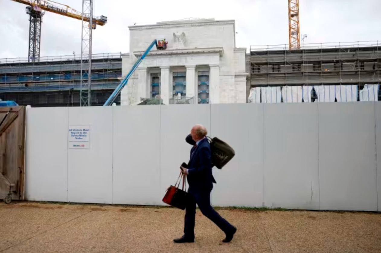 Từ nhà đầu tư đến chuyên gia đều phải 'đoán già đoán non' về quyết định hạ lãi suất của Fed: Chuyện gì đang xảy ra? - Ảnh 1