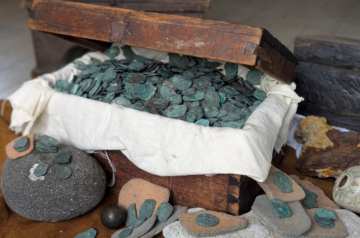 Phát hiện 3 tấn vàng, 15 tấn bạc có giá trị gần 10.000 tỷ đồng trên một nhóm xác 12 con thuyền đắm - Ảnh 2